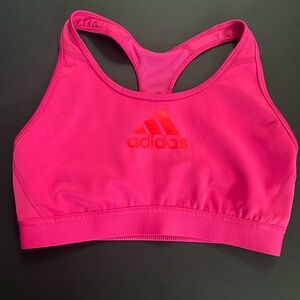 Woman’s seamless medium impact sports bra